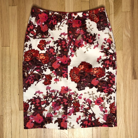 Mario Serrani Italy floral skirt with gold detail - Picture 3 of 4